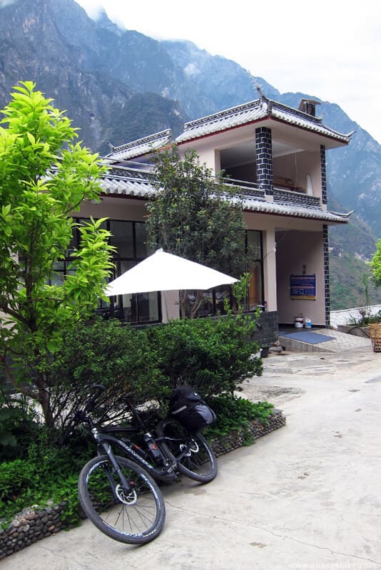 changebike yunnan bike tours yunnan middle tiger leaping gorge