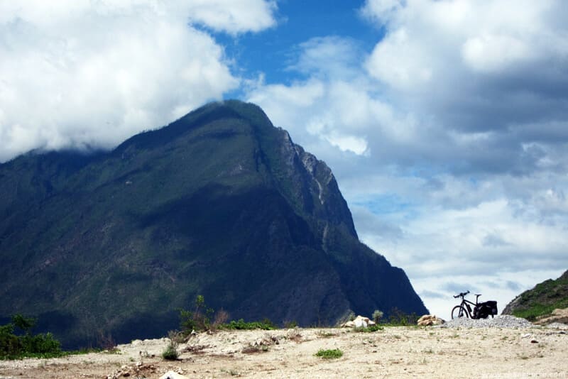 changebike yunnan bike tours yunnan lower tiger leaping gorge