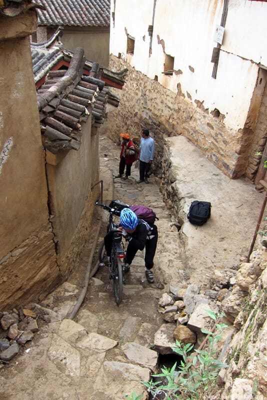 changebike cycle touring yunnan baoshan stone city