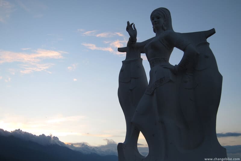 changebike adventure bike tours yunnan erhai