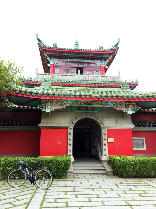 changebike adventure cycling in Kinmen Gugang Tower Gugang lake